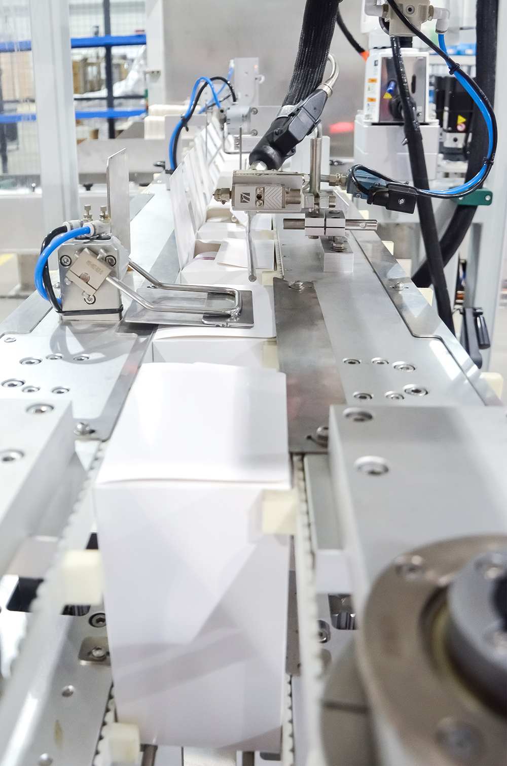 9. Похлопайте языком, чтобы закрыть коробку