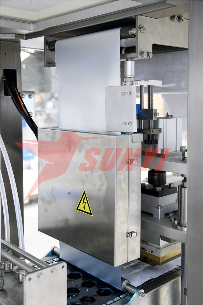 6. Стерилизация герметизирующей пленки УФ-лампой.